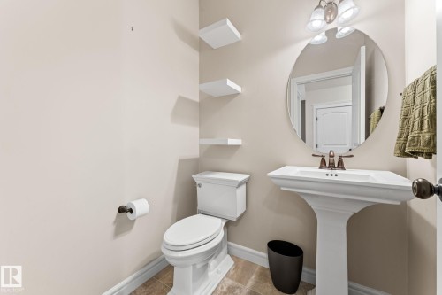 45 Meadowview Court, Spruce Grove, AB - Indoor Photo Showing Bathroom
