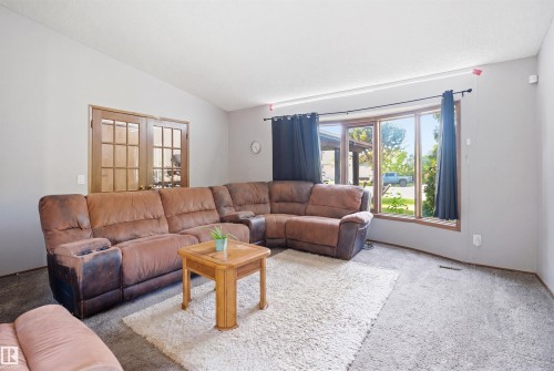 2107 40 Street Nw, Edmonton, AB - Indoor Photo Showing Living Room