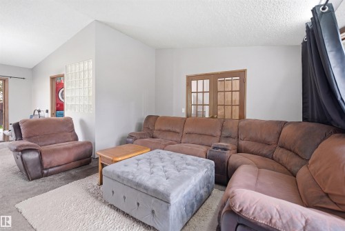 2107 40 Street Nw, Edmonton, AB - Indoor Photo Showing Living Room