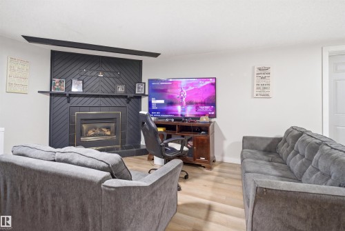 2107 40 Street Nw, Edmonton, AB - Indoor Photo Showing Living Room With Fireplace