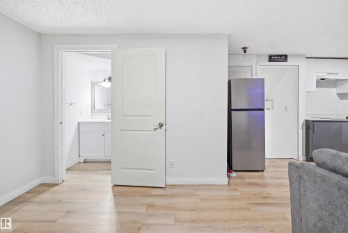 2107 40 Street Nw, Edmonton, AB - Indoor Photo Showing Other Room
