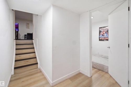 2107 40 Street Nw, Edmonton, AB - Indoor Photo Showing Other Room