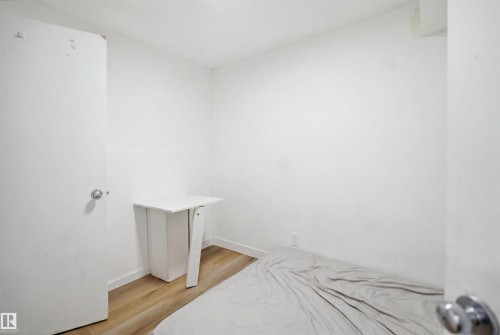 2107 40 Street Nw, Edmonton, AB - Indoor Photo Showing Bedroom