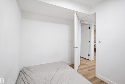 2107 40 Street Nw, Edmonton, AB - Indoor Photo Showing Bedroom