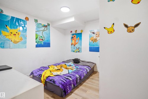2107 40 Street Nw, Edmonton, AB - Indoor Photo Showing Bedroom
