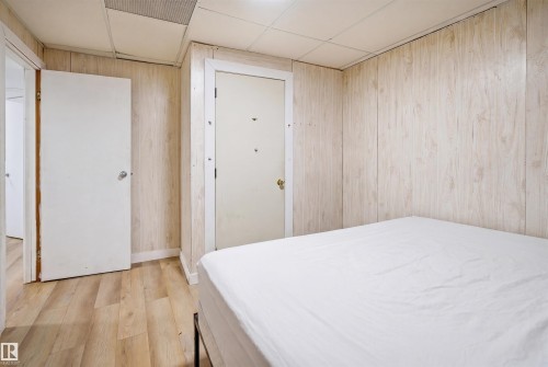 2107 40 Street Nw, Edmonton, AB - Indoor Photo Showing Bedroom