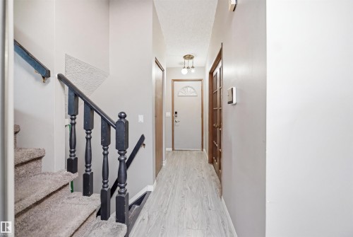 2107 40 Street Nw, Edmonton, AB - Indoor Photo Showing Other Room