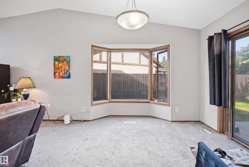 2107 40 Street Nw, Edmonton, AB - Indoor