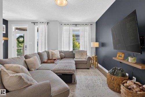 6 Daniel Street, Fort Saskatchewan, AB - Indoor Photo Showing Living Room