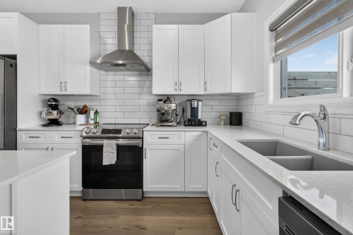 6 Daniel Street, Fort Saskatchewan, AB - Indoor Photo Showing Kitchen With Double Sink With Upgraded Kitchen