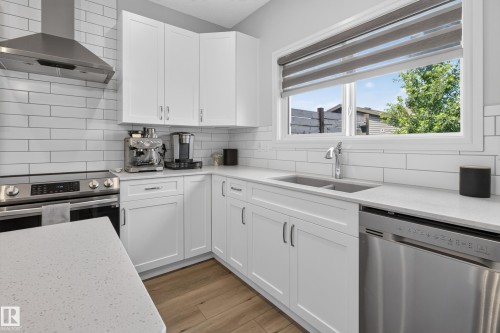 6 Daniel Street, Fort Saskatchewan, AB - Indoor Photo Showing Kitchen With Double Sink