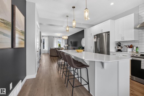 6 Daniel Street, Fort Saskatchewan, AB - Indoor Photo Showing Kitchen With Upgraded Kitchen