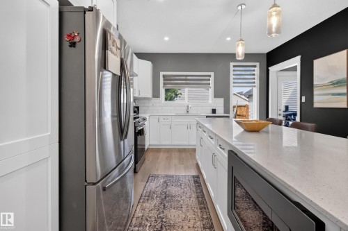 6 Daniel Street, Fort Saskatchewan, AB - Indoor Photo Showing Kitchen With Upgraded Kitchen
