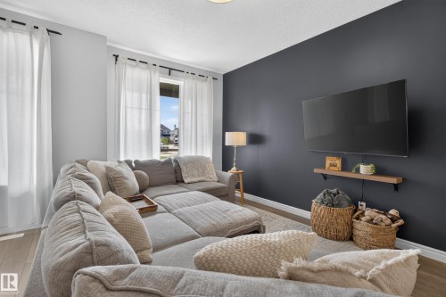 6 Daniel Street, Fort Saskatchewan, AB - Indoor Photo Showing Living Room
