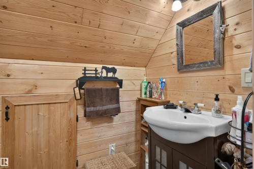 107 Idlehours Drive, Rural Barrhead County, AB - Indoor Photo Showing Bathroom