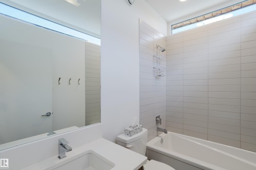 7405 89 Street Nw, Edmonton, AB - Indoor Photo Showing Bathroom