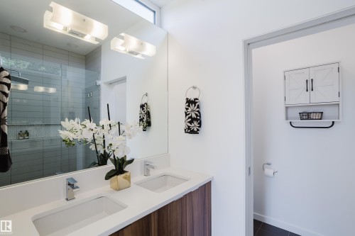 7405 89 Street Nw, Edmonton, AB - Indoor Photo Showing Bathroom