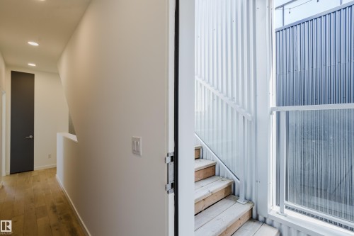 7405 89 Street Nw, Edmonton, AB - Indoor Photo Showing Other Room