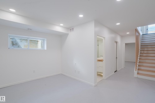 7405 89 Street Nw, Edmonton, AB - Indoor