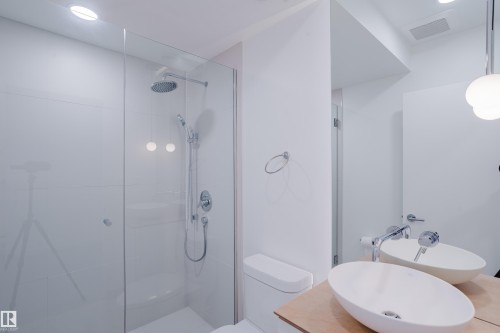 7405 89 Street Nw, Edmonton, AB - Indoor Photo Showing Bathroom