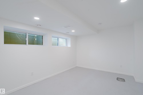 7405 89 Street Nw, Edmonton, AB - Indoor