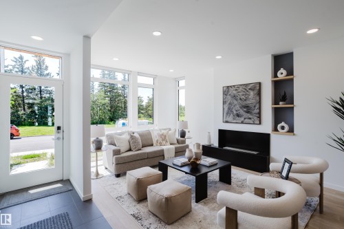 7405 89 Street Nw, Edmonton, AB - Indoor Photo Showing Living Room