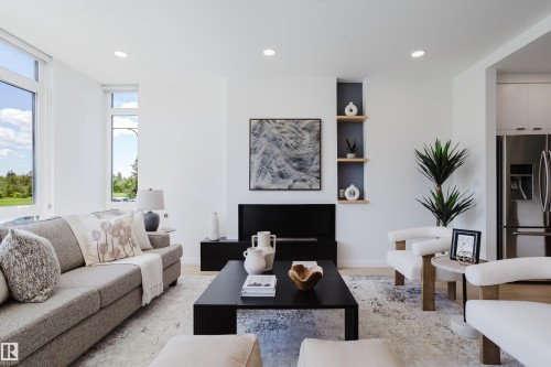 7405 89 Street Nw, Edmonton, AB - Indoor Photo Showing Living Room