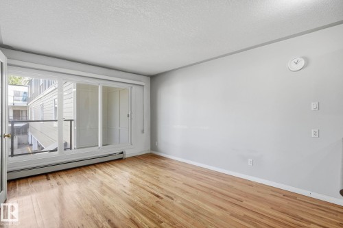 #15 11008 124 St Nw, Edmonton, AB - Indoor Photo Showing Other Room