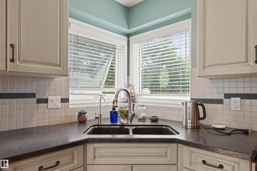 627 Wotherspoon Close Nw, Edmonton, AB - Indoor Photo Showing Kitchen With Double Sink