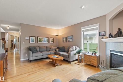 627 Wotherspoon Close Nw, Edmonton, AB - Indoor Photo Showing Living Room With Fireplace