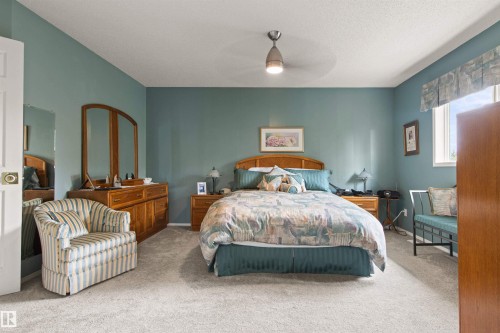 627 Wotherspoon Close Nw, Edmonton, AB - Indoor Photo Showing Bedroom