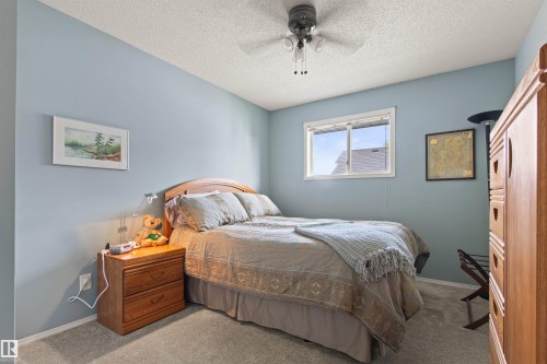 627 Wotherspoon Close Nw, Edmonton, AB - Indoor Photo Showing Bedroom