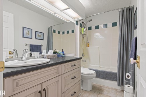 627 Wotherspoon Close Nw, Edmonton, AB - Indoor Photo Showing Bathroom