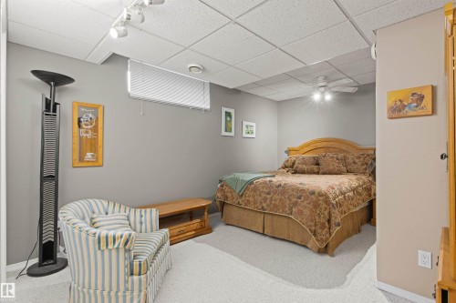 627 Wotherspoon Close Nw, Edmonton, AB - Indoor Photo Showing Other Room