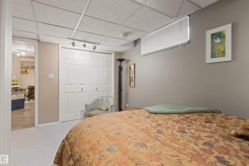 627 Wotherspoon Close Nw, Edmonton, AB - Indoor Photo Showing Bedroom