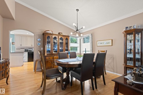 627 Wotherspoon Close Nw, Edmonton, AB - Indoor Photo Showing Dining Room