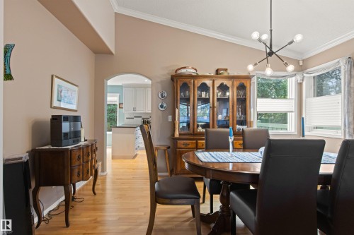 627 Wotherspoon Close Nw, Edmonton, AB - Indoor Photo Showing Dining Room