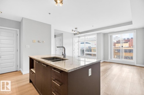 #405 10388 105 ST NW  Edmonton, AB T5J 0C2