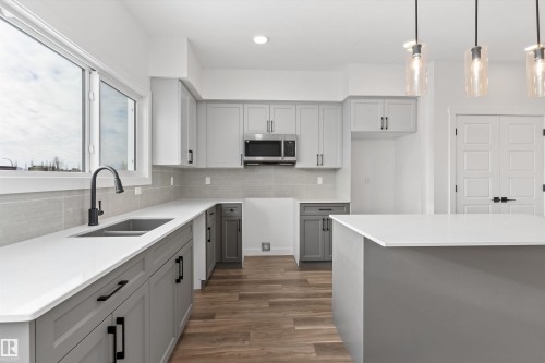 1068 Mcleod Avenue, Spruce Grove, AB - Indoor Photo Showing Kitchen With Double Sink With Upgraded Kitchen