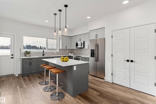 1068 Mcleod Avenue, Spruce Grove, AB - Indoor Photo Showing Kitchen With Upgraded Kitchen