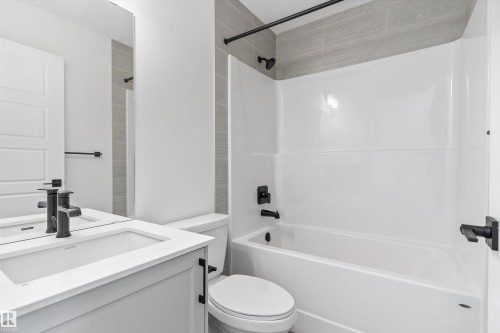 1068 Mcleod Avenue, Spruce Grove, AB - Indoor Photo Showing Bathroom