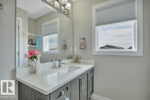 729 Berg Loop, Leduc, AB - Indoor Photo Showing Bathroom