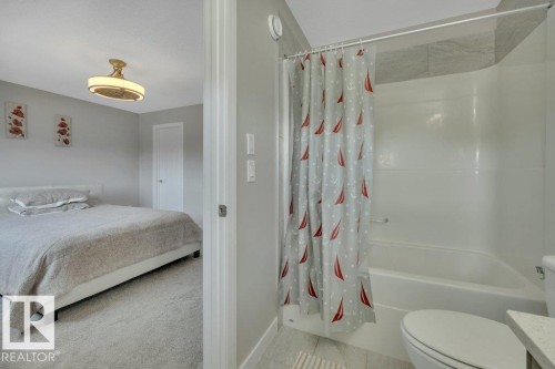 729 Berg Loop, Leduc, AB - Indoor Photo Showing Bathroom