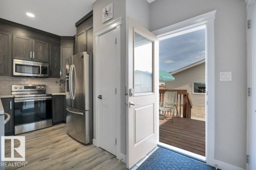 729 Berg Loop, Leduc, AB - Indoor Photo Showing Kitchen