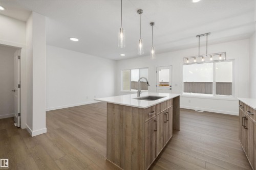 19051 20 Avenue Nw, Edmonton, AB - Indoor Photo Showing Kitchen