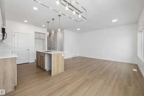 19051 20 Avenue Nw, Edmonton, AB - Indoor Photo Showing Other Room