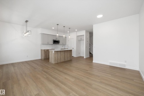 19051 20 Avenue Nw, Edmonton, AB - Indoor Photo Showing Kitchen