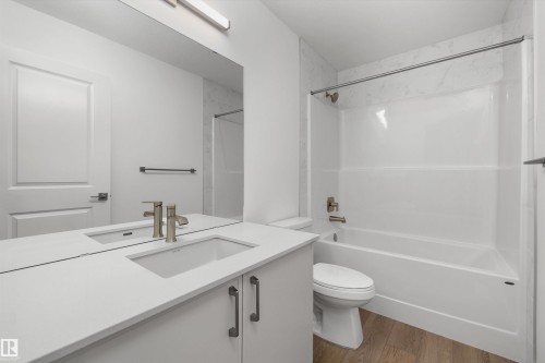 19051 20 Avenue Nw, Edmonton, AB - Indoor Photo Showing Bathroom