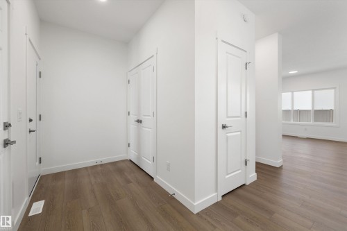 19051 20 Avenue Nw, Edmonton, AB - Indoor Photo Showing Other Room