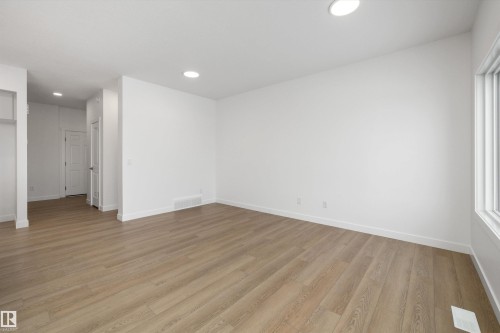 19051 20 Avenue Nw, Edmonton, AB - Indoor Photo Showing Other Room